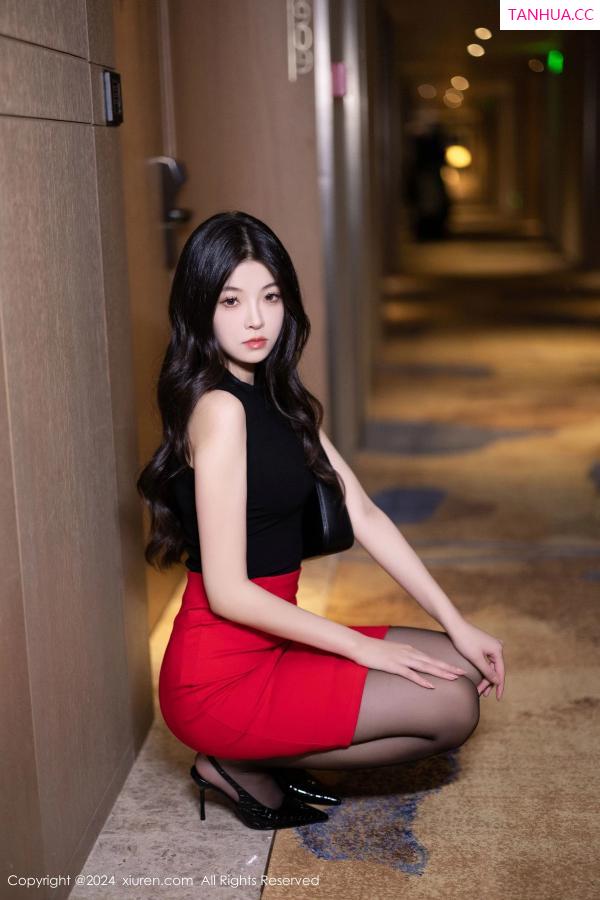   [XiuRen]高清写真图 2024.09.18 No.9169 初梦瑶 黑丝美腿第19张图片